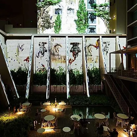 فندق Lumen & The Light Show