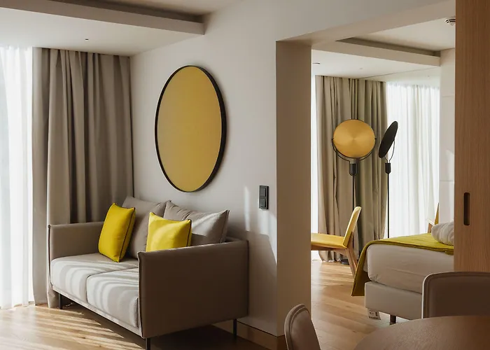 Lumen & The Light Show 4*